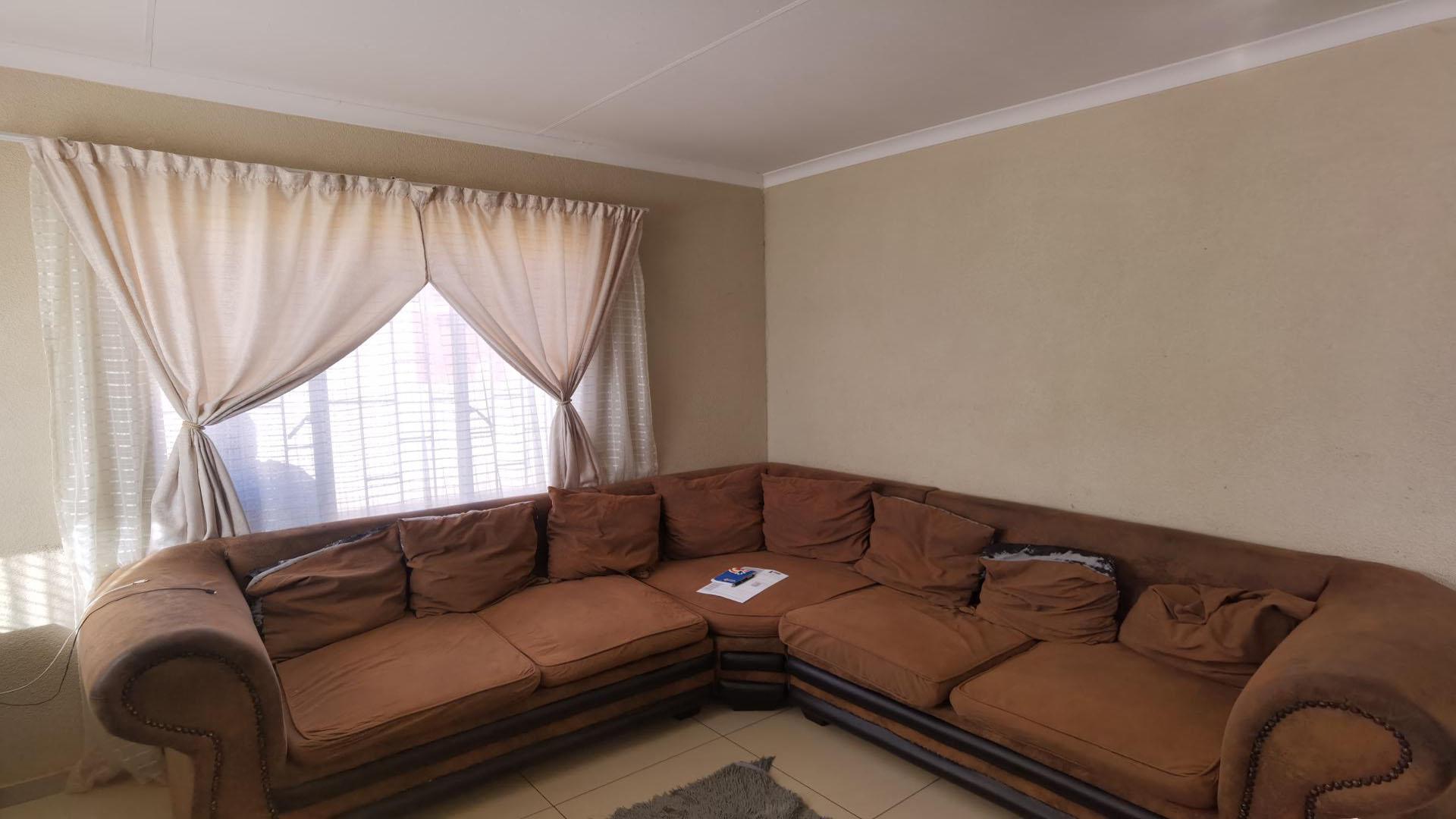 Lounges of property in Soshanguve East