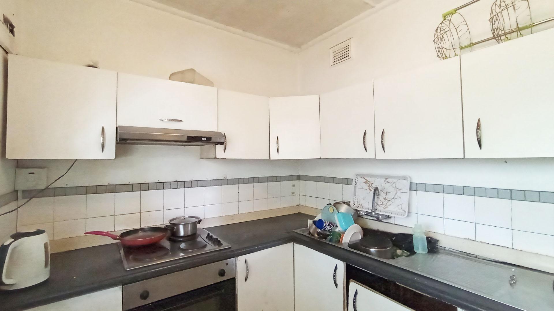 Kitchen - 8 square meters of property in Pinetown 
