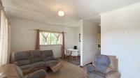 Lounges - 17 square meters of property in Pinetown 