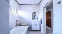 Bathroom 1 of property in Alphen Park