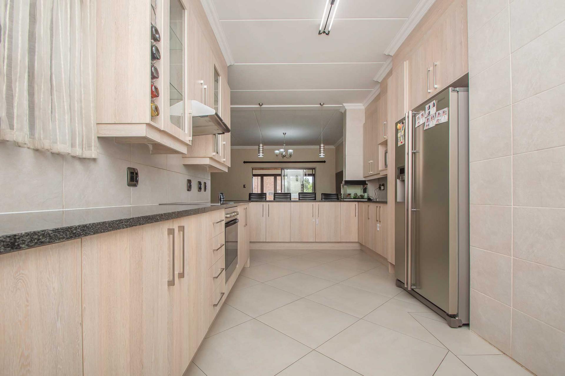 Kitchen - 27 square meters of property in Ruimsig Noord