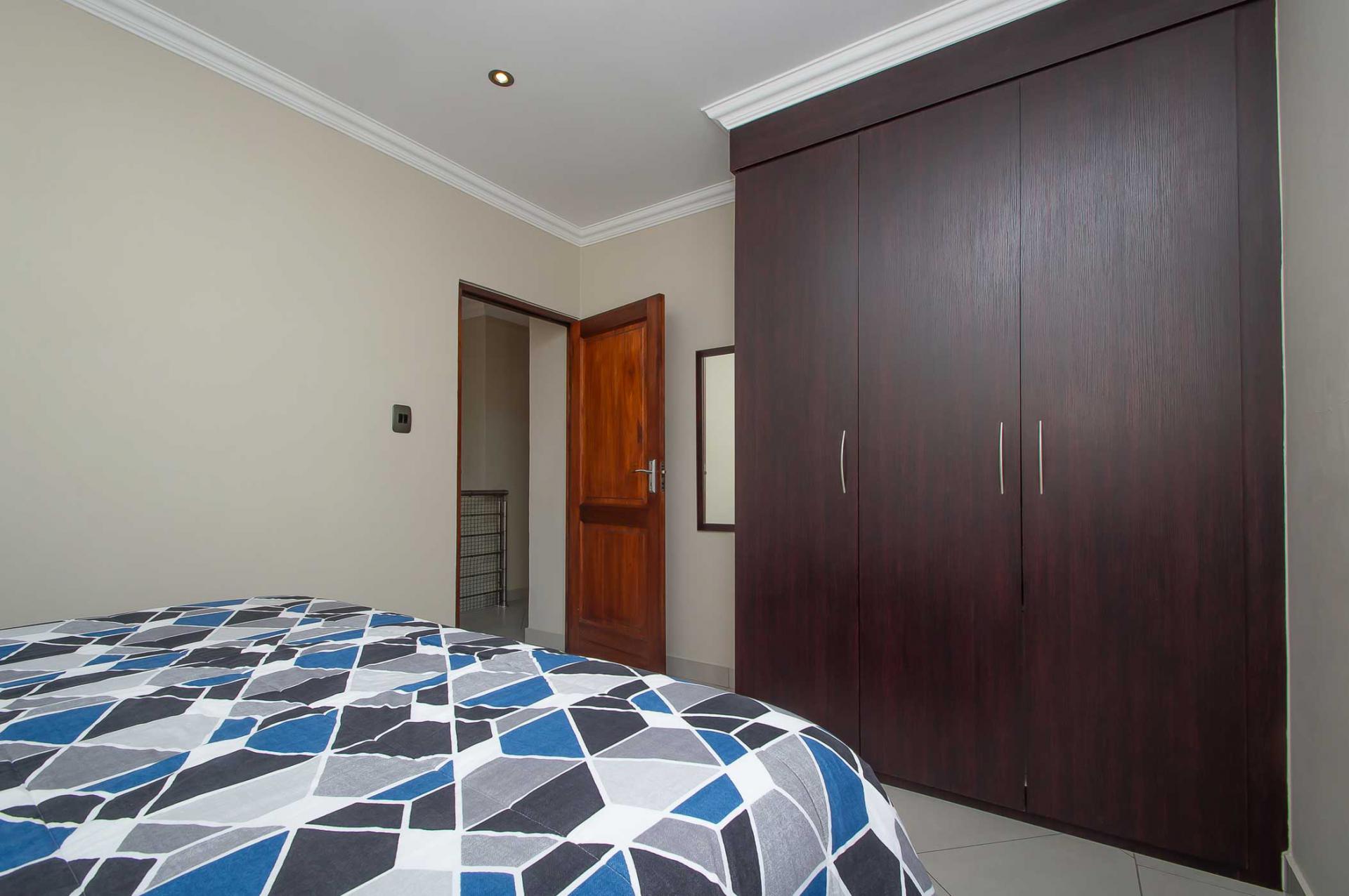 Bed Room 2 - 13 square meters of property in Ruimsig Noord