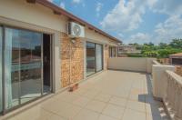 Balcony - 36 square meters of property in Ruimsig Noord