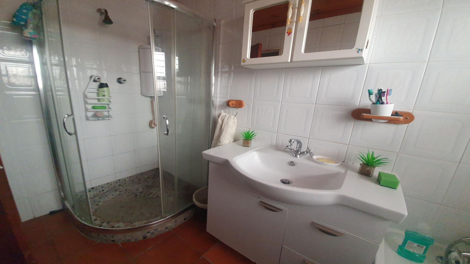 Bathroom 1 of property in Mitchells Plain
