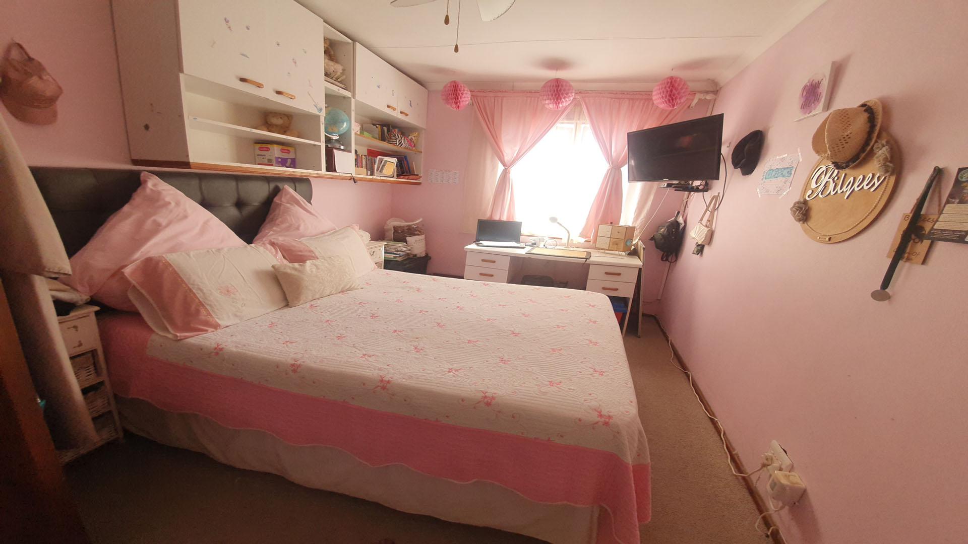 Bed Room 2 of property in Mitchells Plain