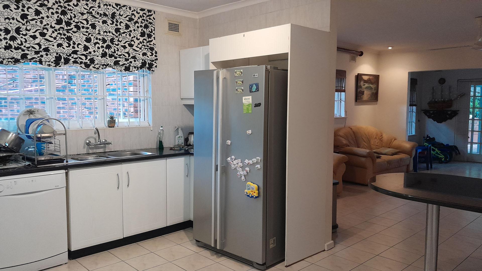 Kitchen - 27 square meters of property in Cowies Hill 