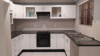 Kitchen - 27 square meters of property in Cowies Hill 