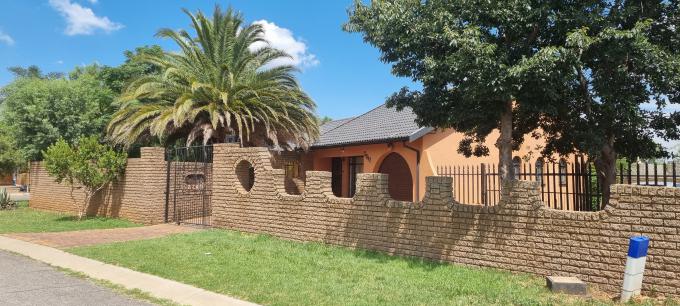 3 Bedroom House for Sale For Sale in Lenasia South - MR565008