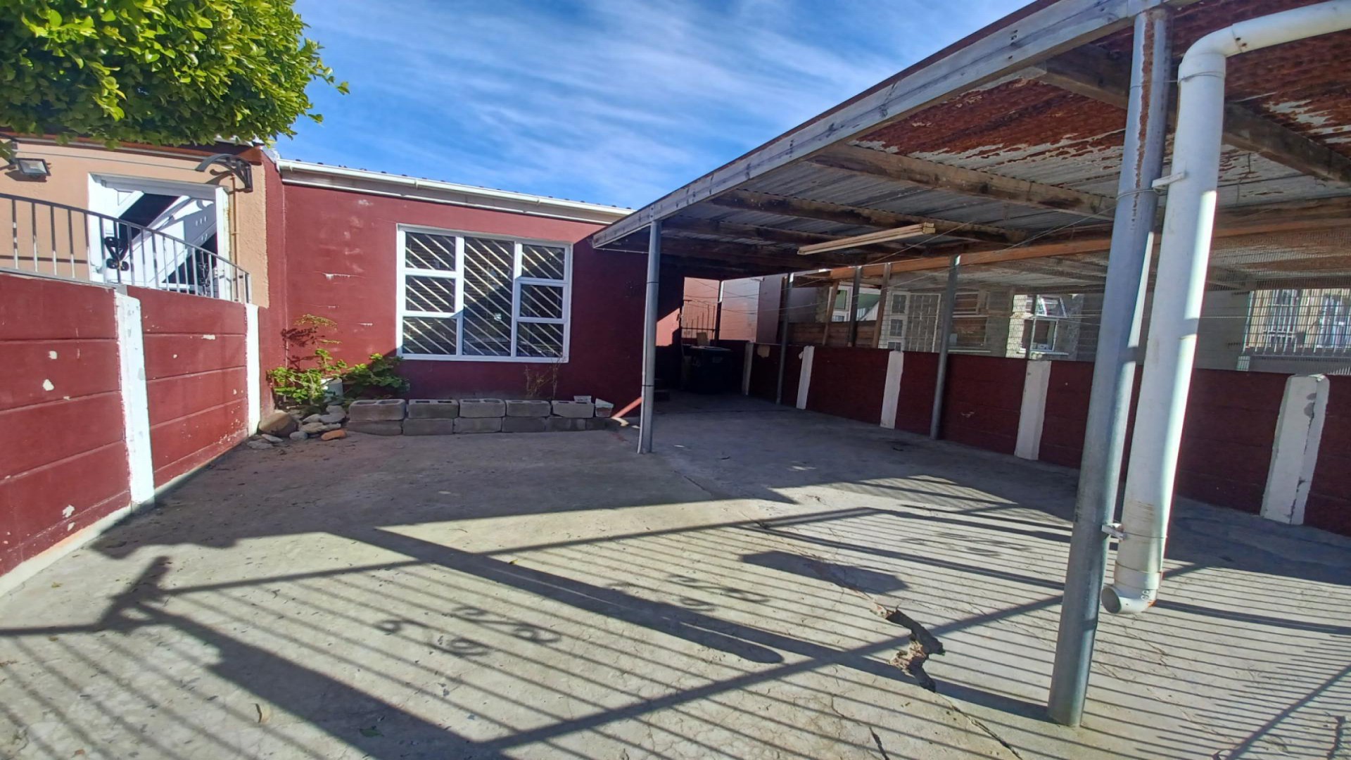 Carport  of property in Westridge CP