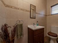 Bathroom 1 - 7 square meters of property in Mondeor