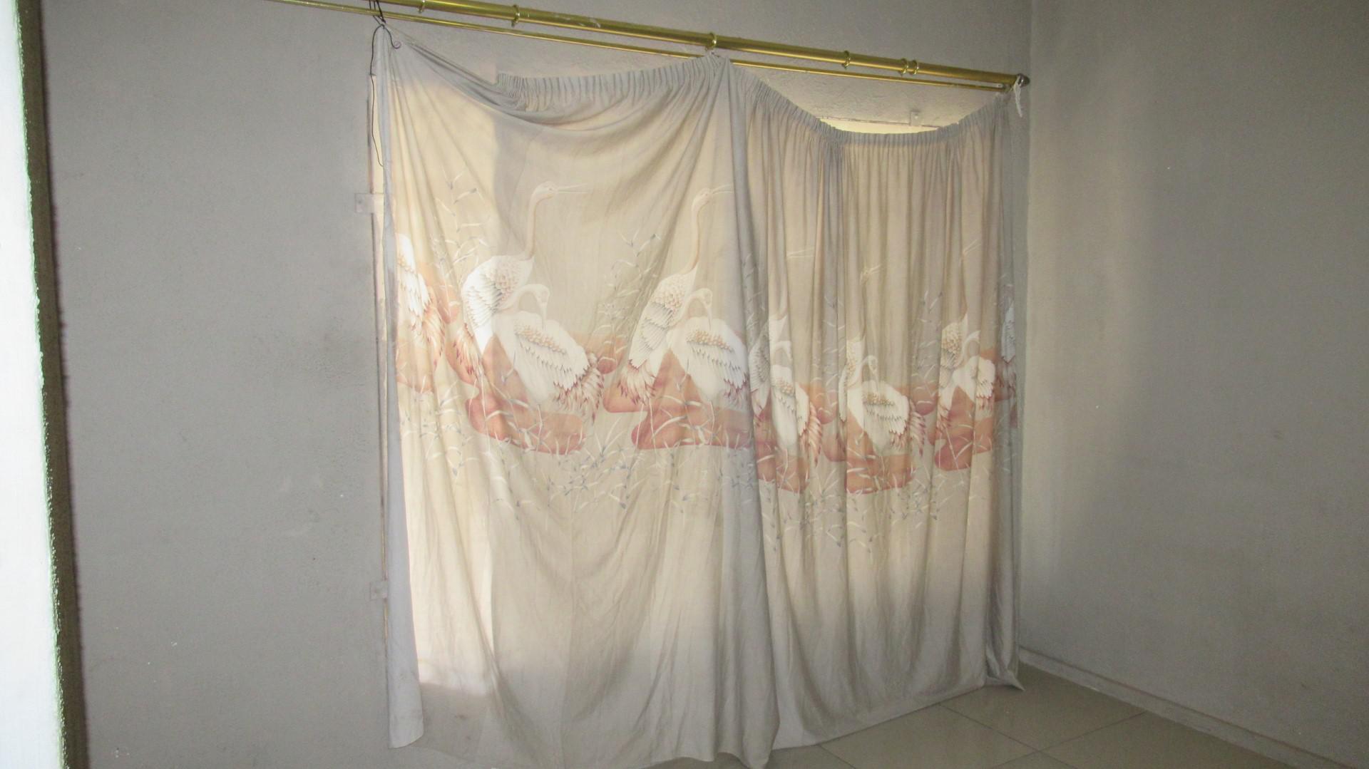 Lounges - 21 square meters of property in La Rochelle - JHB