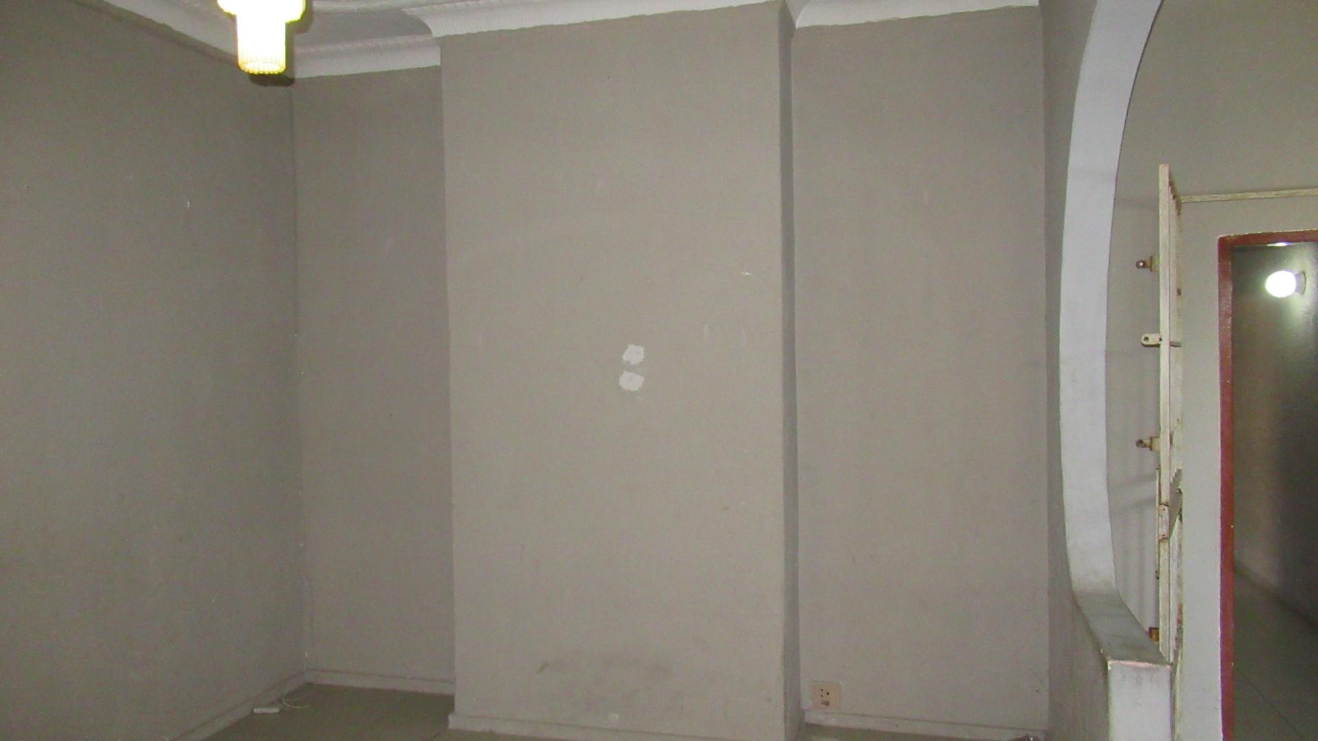 Lounges - 21 square meters of property in La Rochelle - JHB