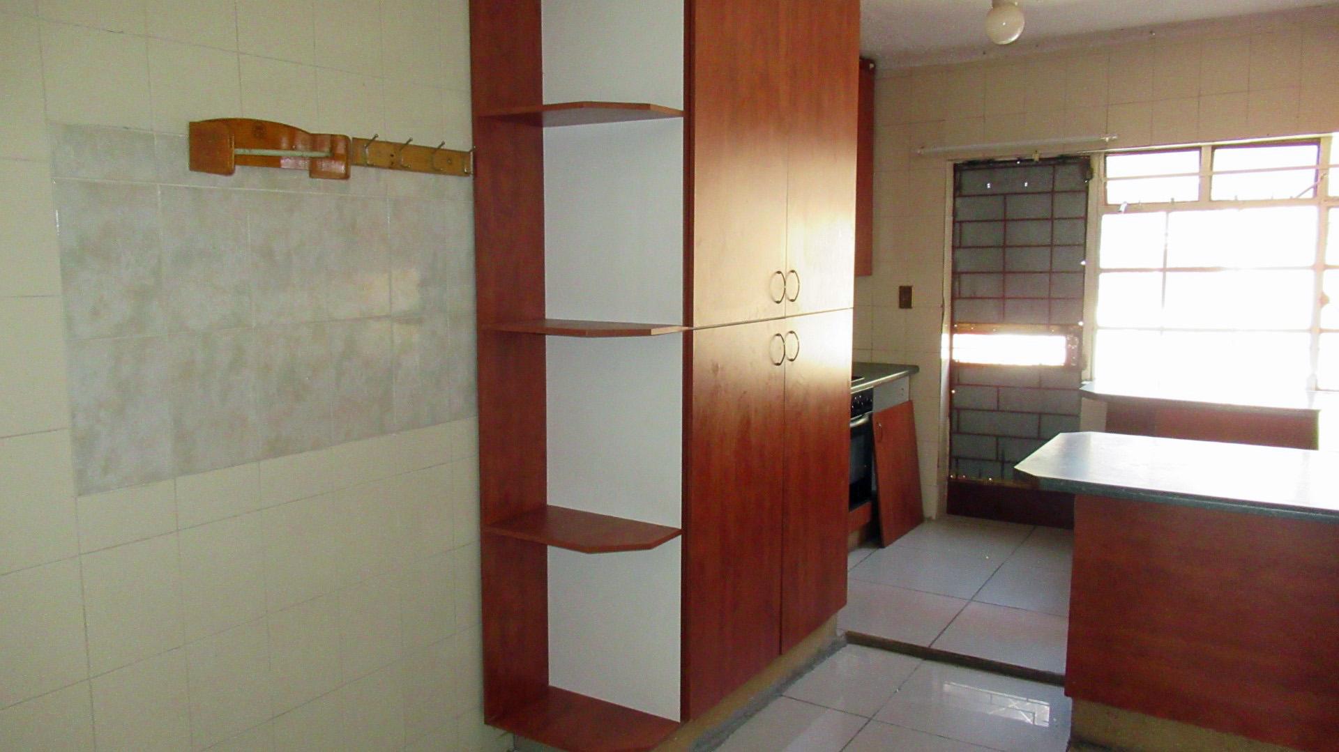 Kitchen - 9 square meters of property in La Rochelle - JHB