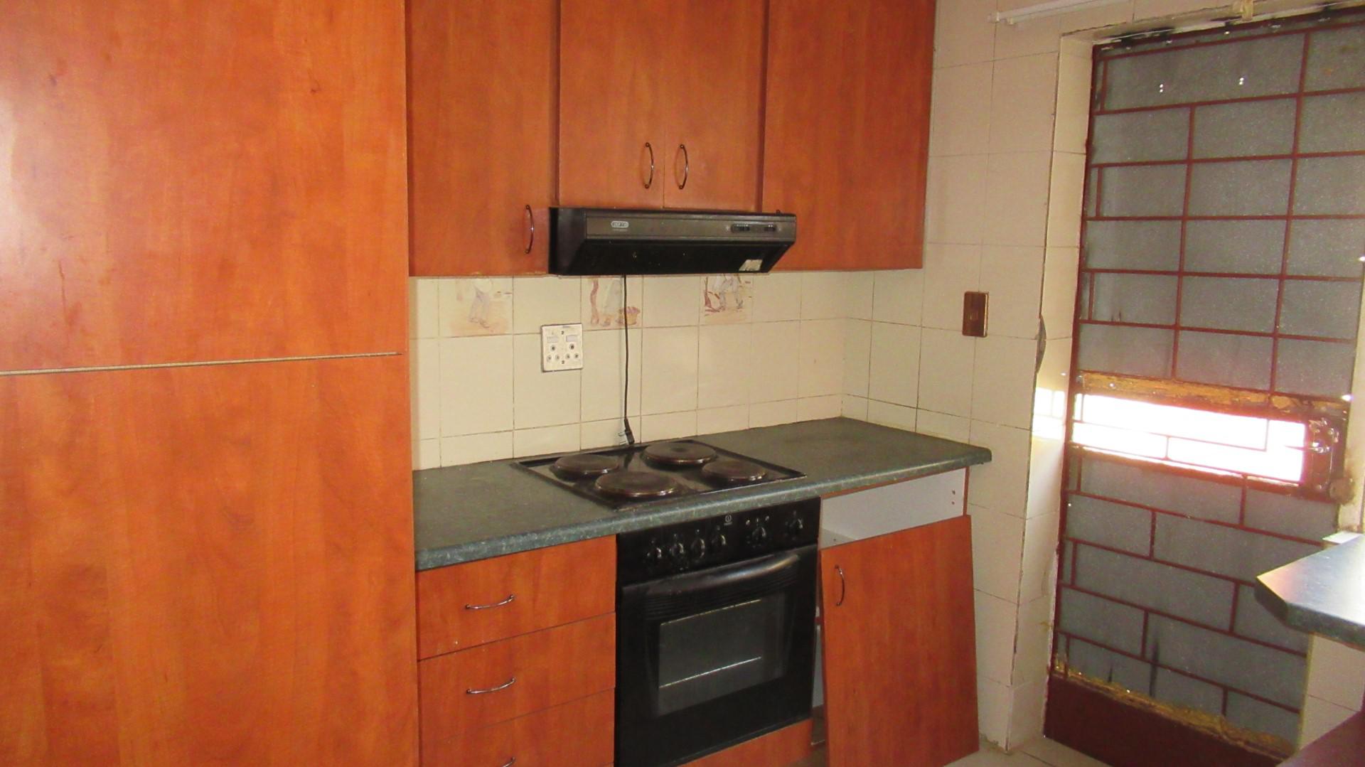 Kitchen - 9 square meters of property in La Rochelle - JHB