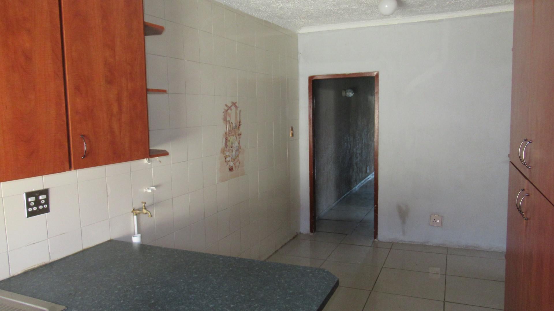 Dining Room - 9 square meters of property in La Rochelle - JHB