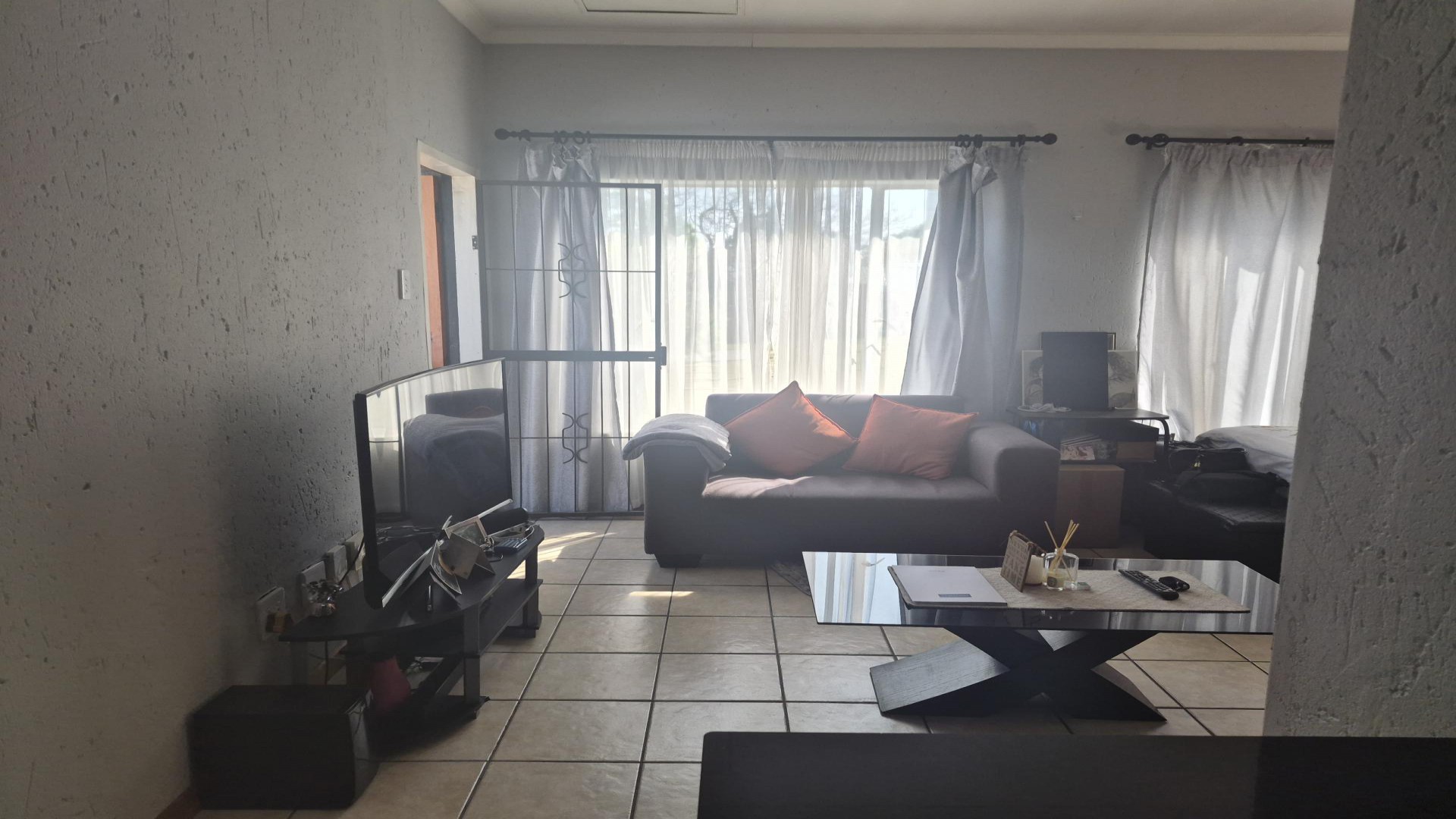 Lounges - 7 square meters of property in Ferndale - JHB