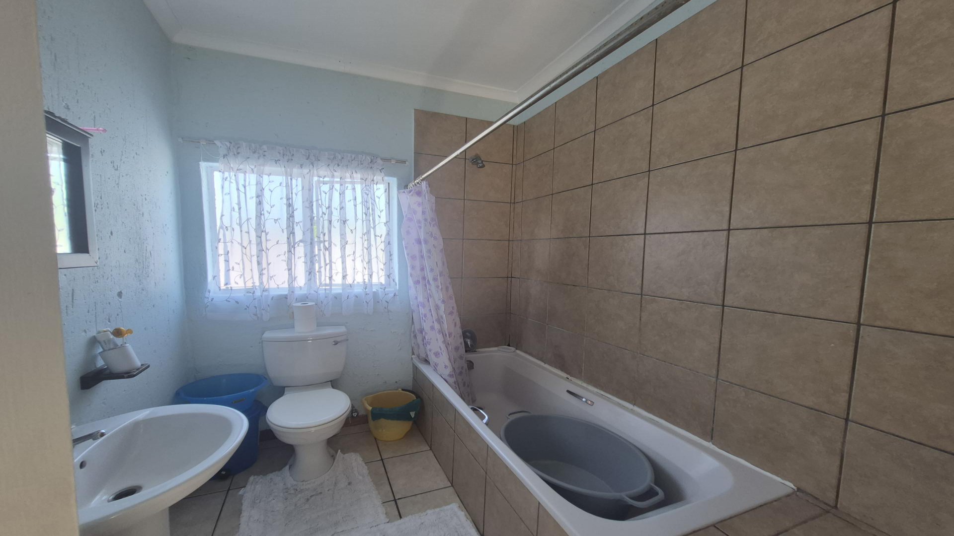 Bathroom 1 of property in Ferndale - JHB