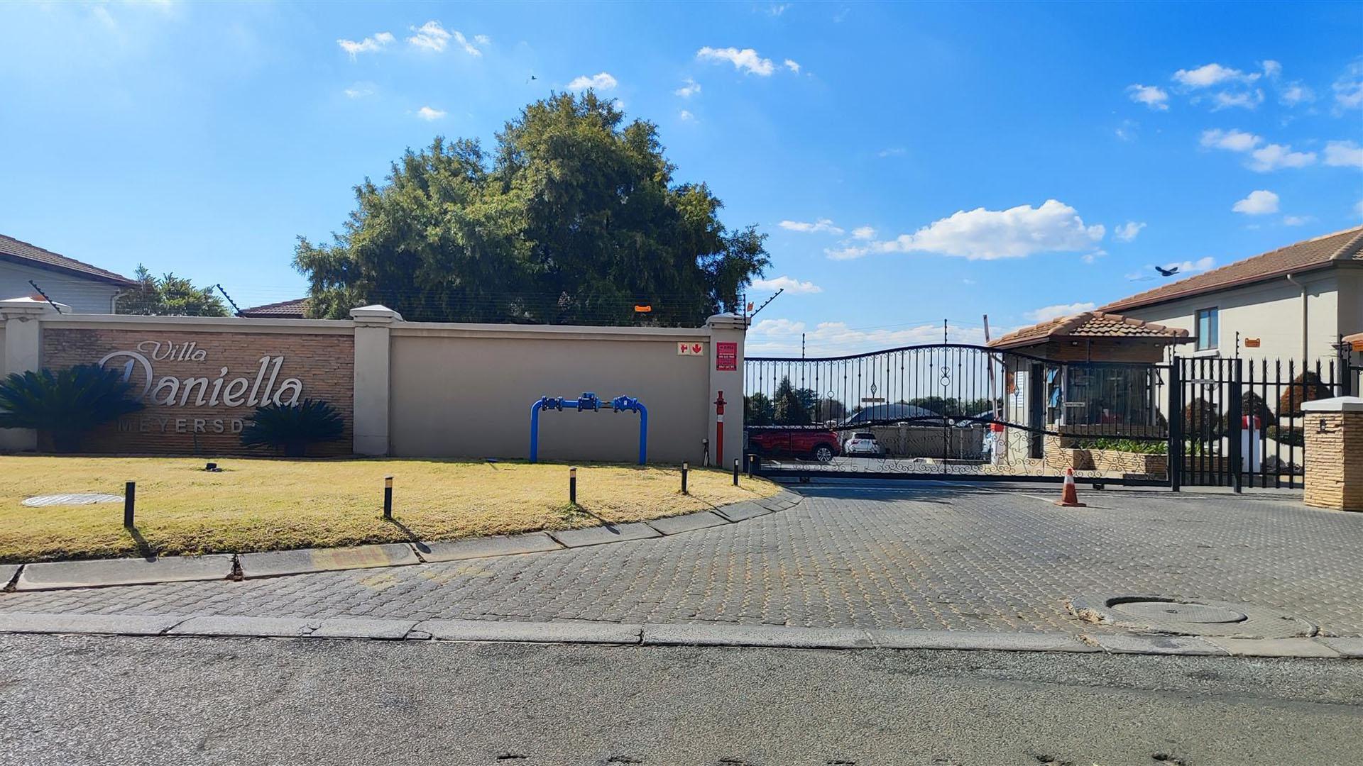 Front View of property in Meyersdal