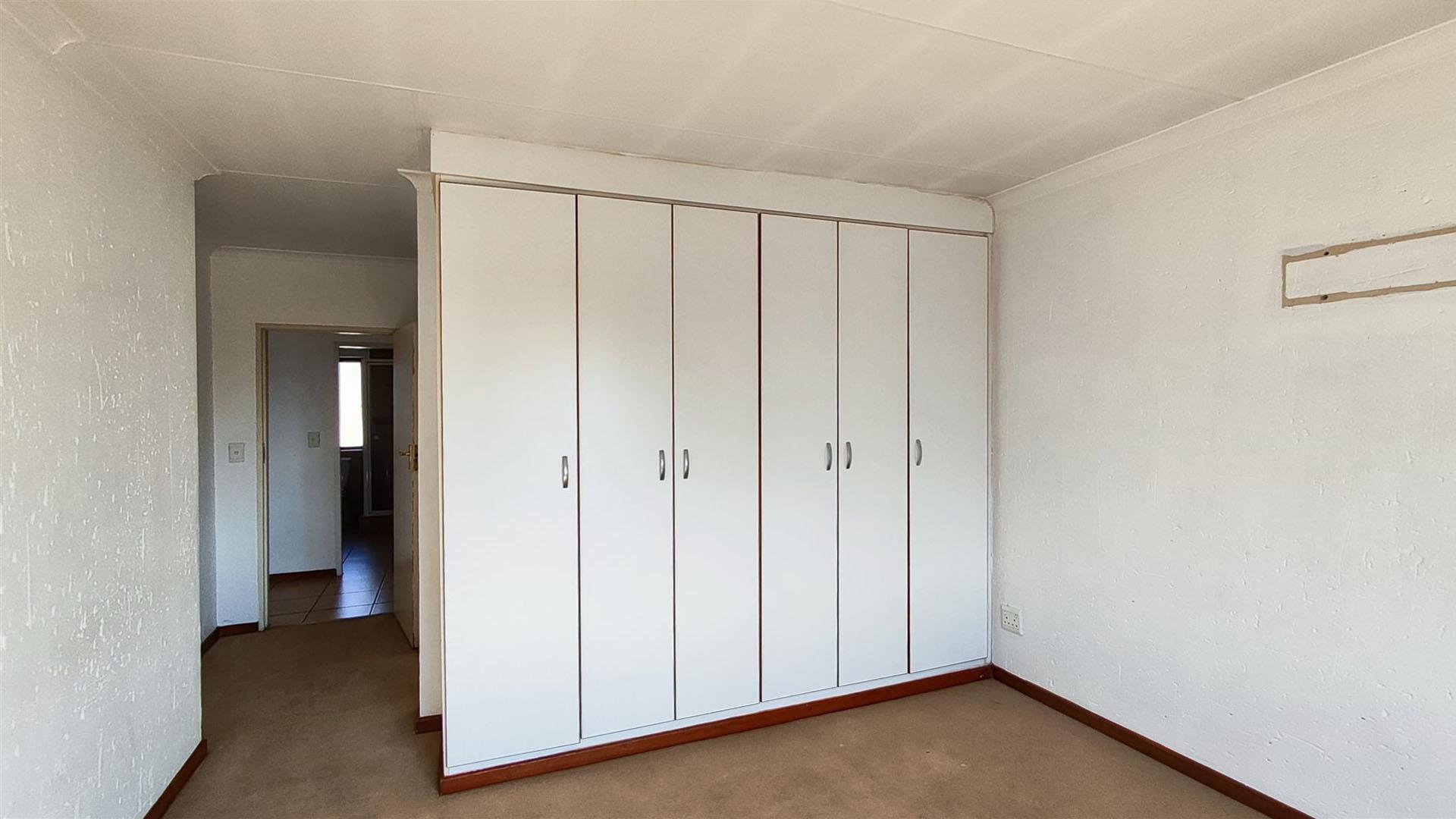 Main Bedroom - 21 square meters of property in Meyersdal