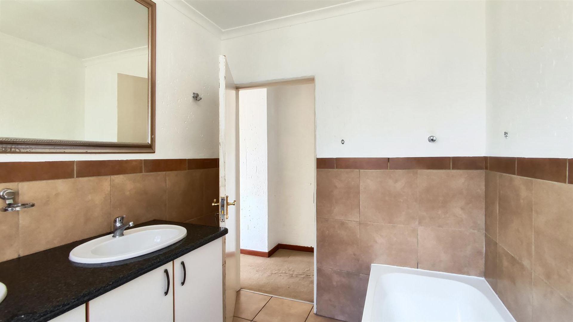 Main Bathroom - 7 square meters of property in Meyersdal