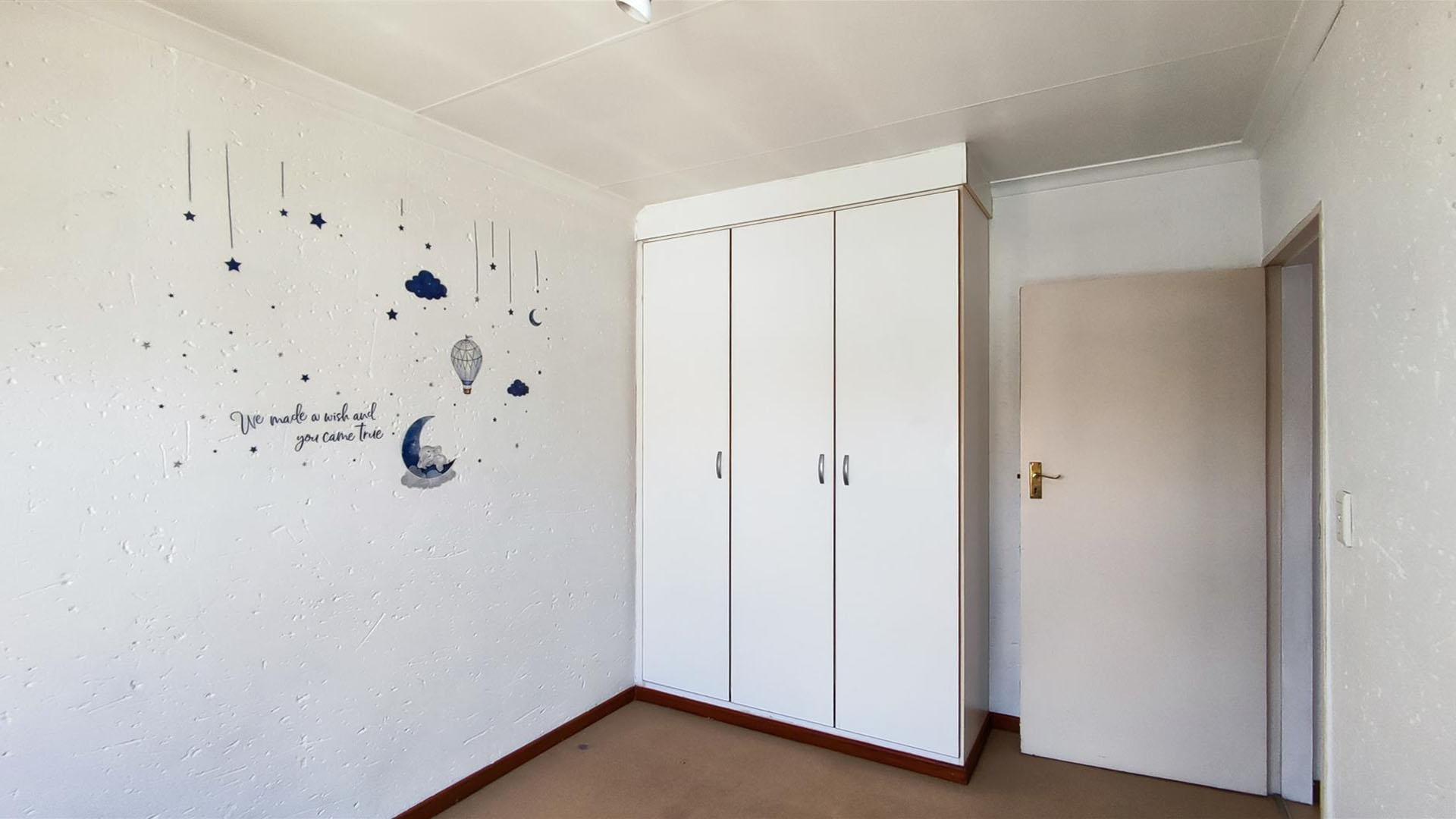 Bed Room 1 - 13 square meters of property in Meyersdal