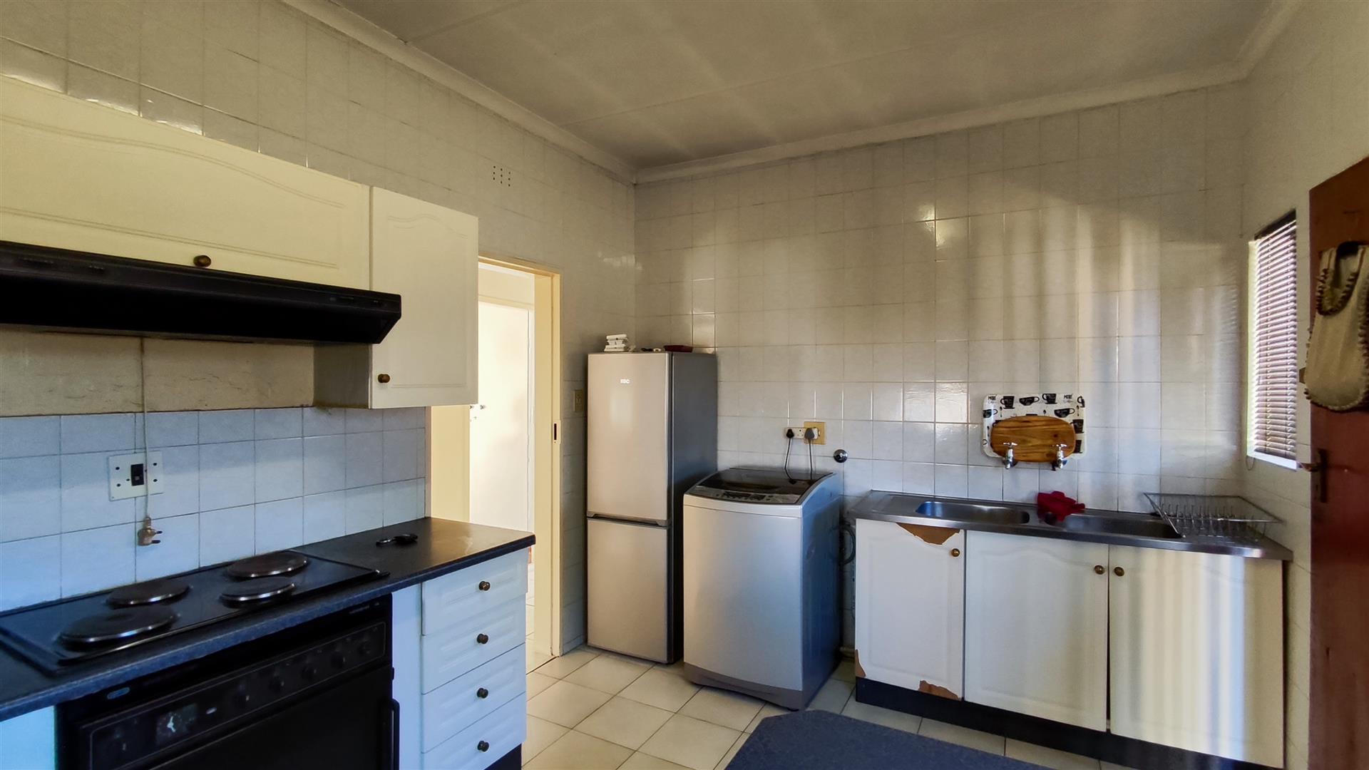 Kitchen - 15 square meters of property in Roodebult