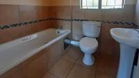 Bathroom 1 - 5 square meters of property in Karino