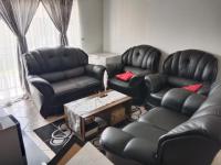 Lounges - 21 square meters of property in Ravensklip