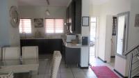 Dining Room - 16 square meters of property in Douglasdale