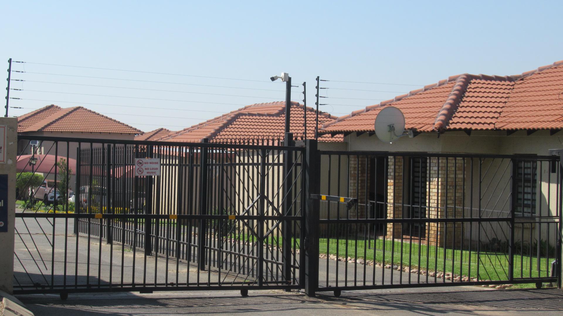 Front View of property in Groblerpark