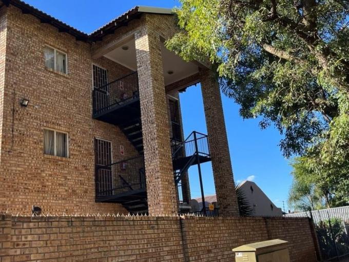 2 Bedroom Apartment for Sale For Sale in Rustenburg - MR566064