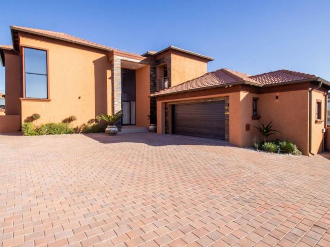 4 Bedroom House for Sale For Sale in Blue Valley Golf Estate - MR566394