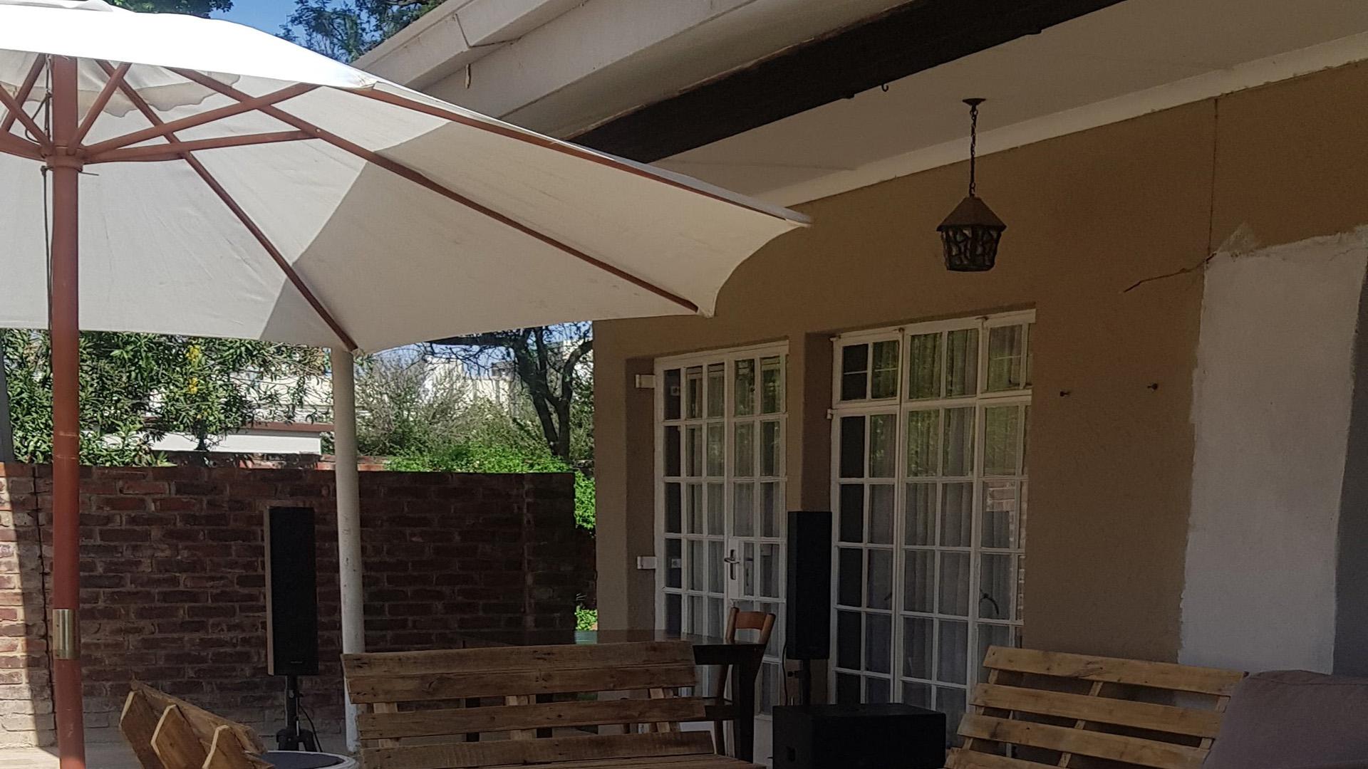 Patio of property in Neserhof
