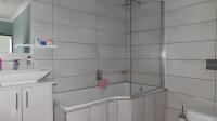 Bathroom 3+ - 12 square meters of property in The Hills