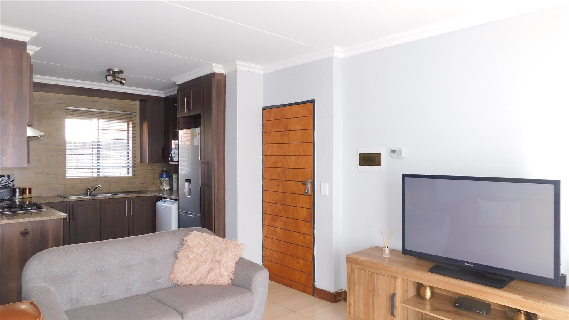 Lounges - 21 square meters of property in Andeon