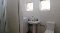 Bathroom 2 of property in Athlone Park
