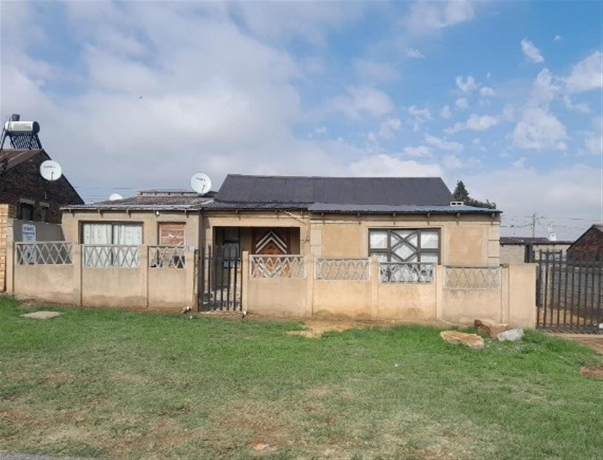 Front View of property in Noordgesig