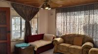 Lounges - 43 square meters of property in Shallcross 