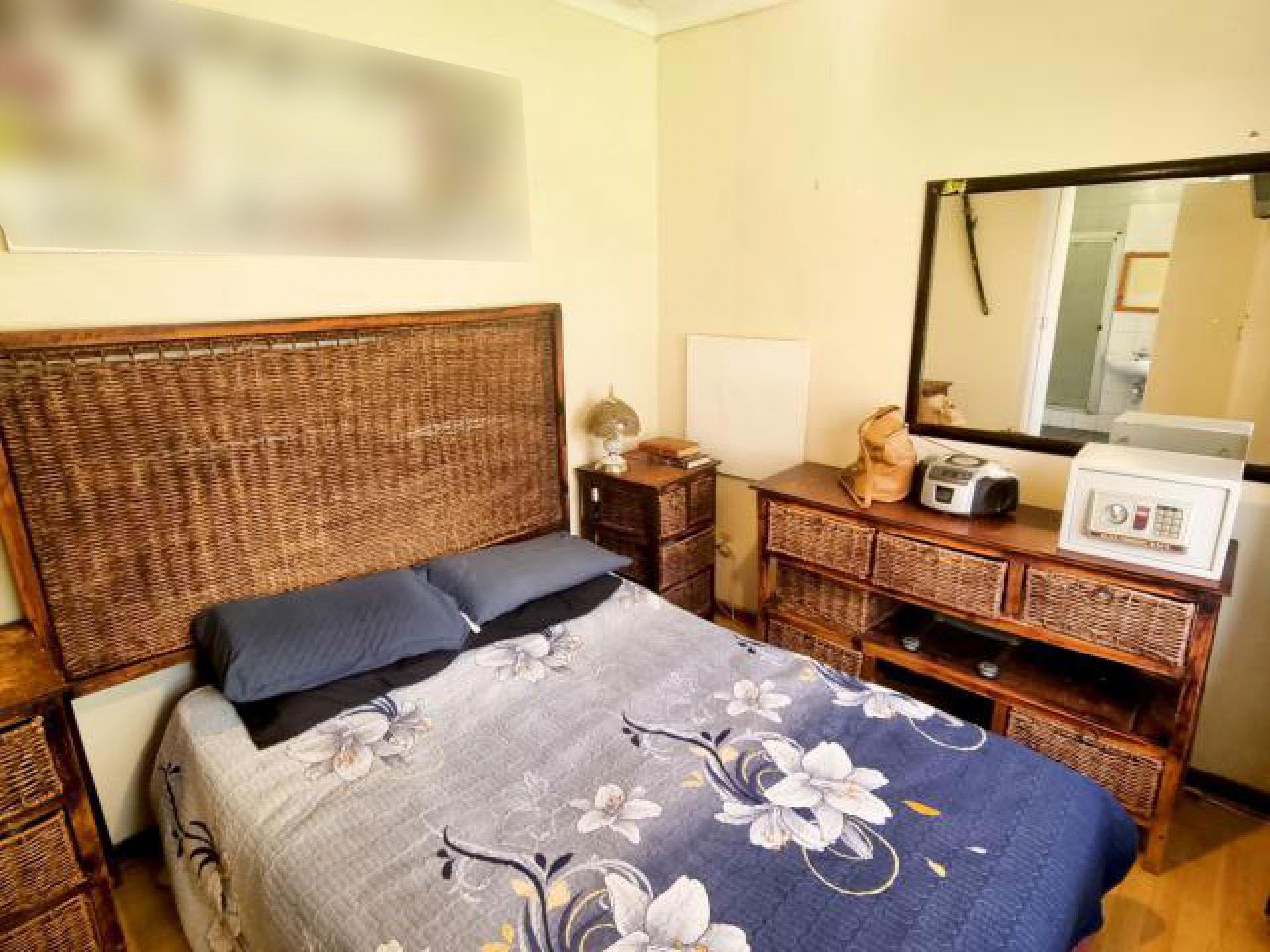 Bed Room 1 of property in Bloemfontein