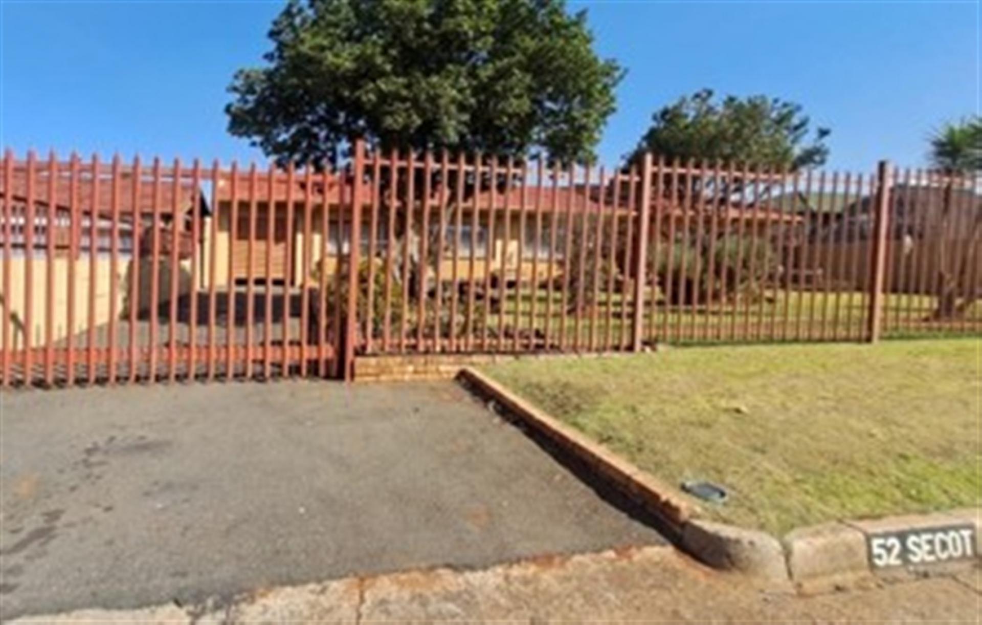 Front View of property in Casseldale