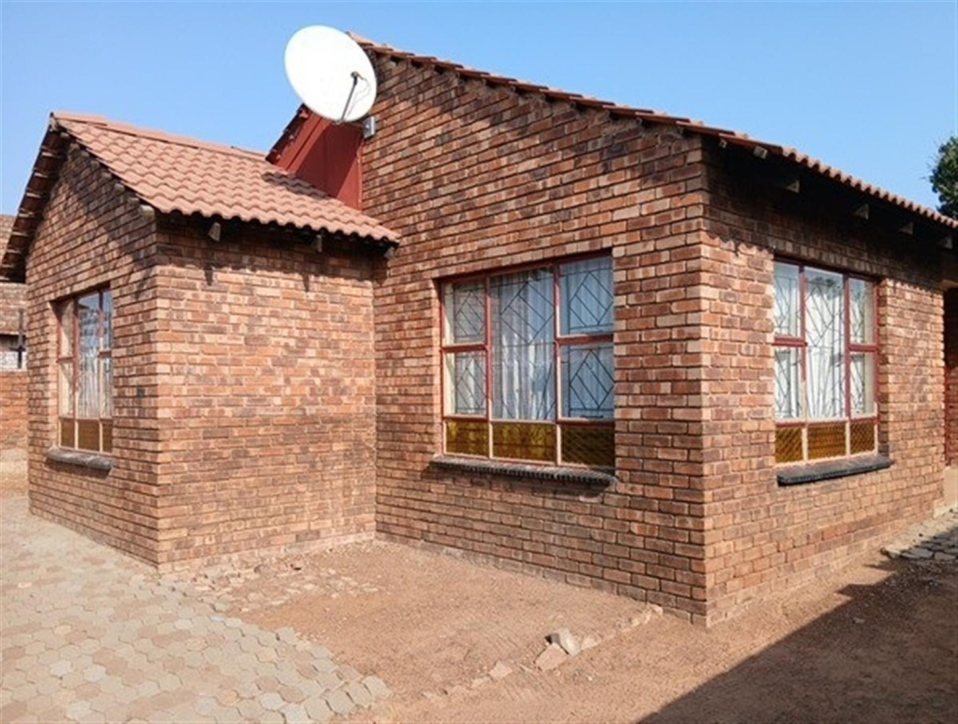Front View of property in Soshanguve