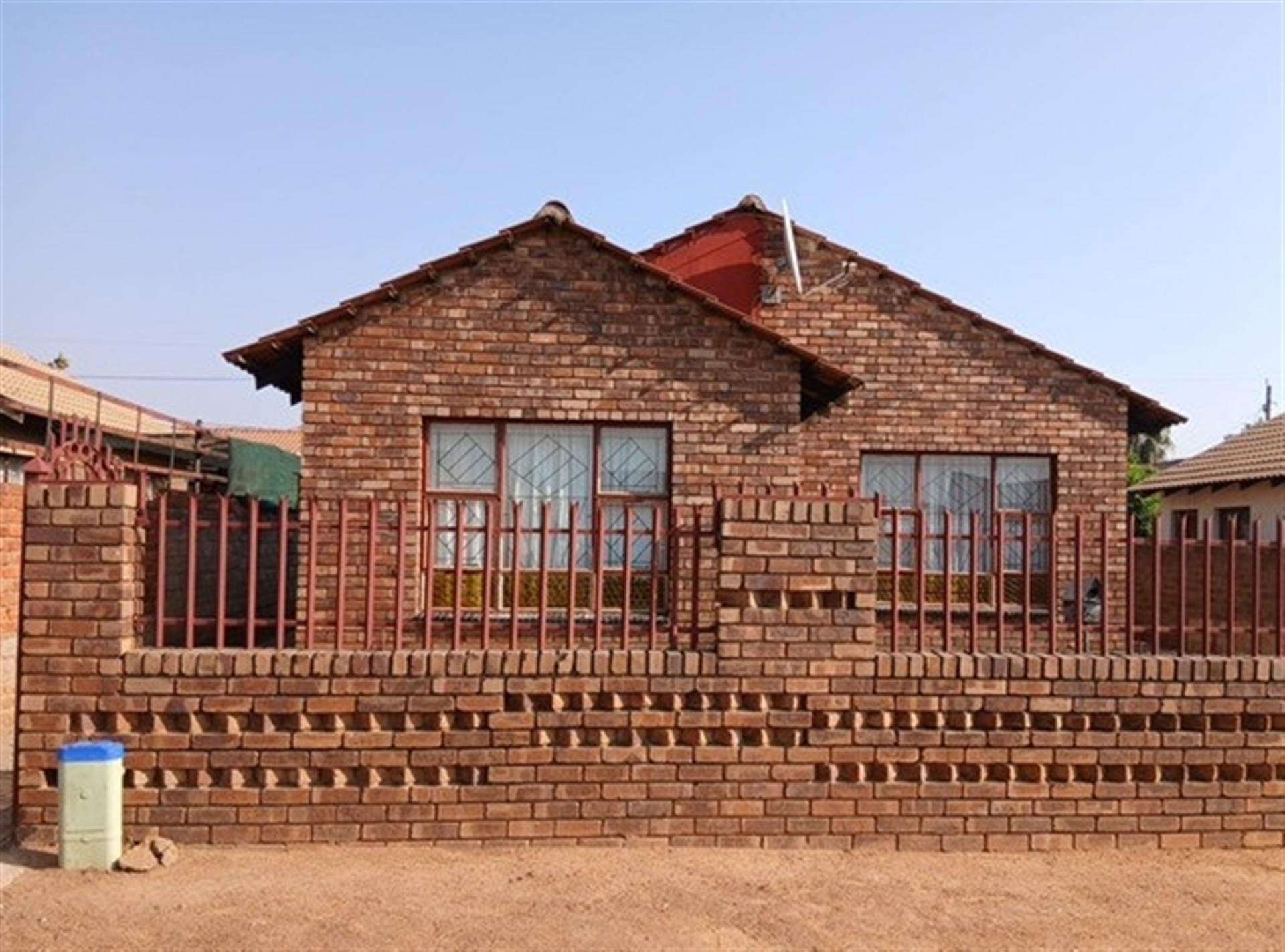 Front View of property in Soshanguve