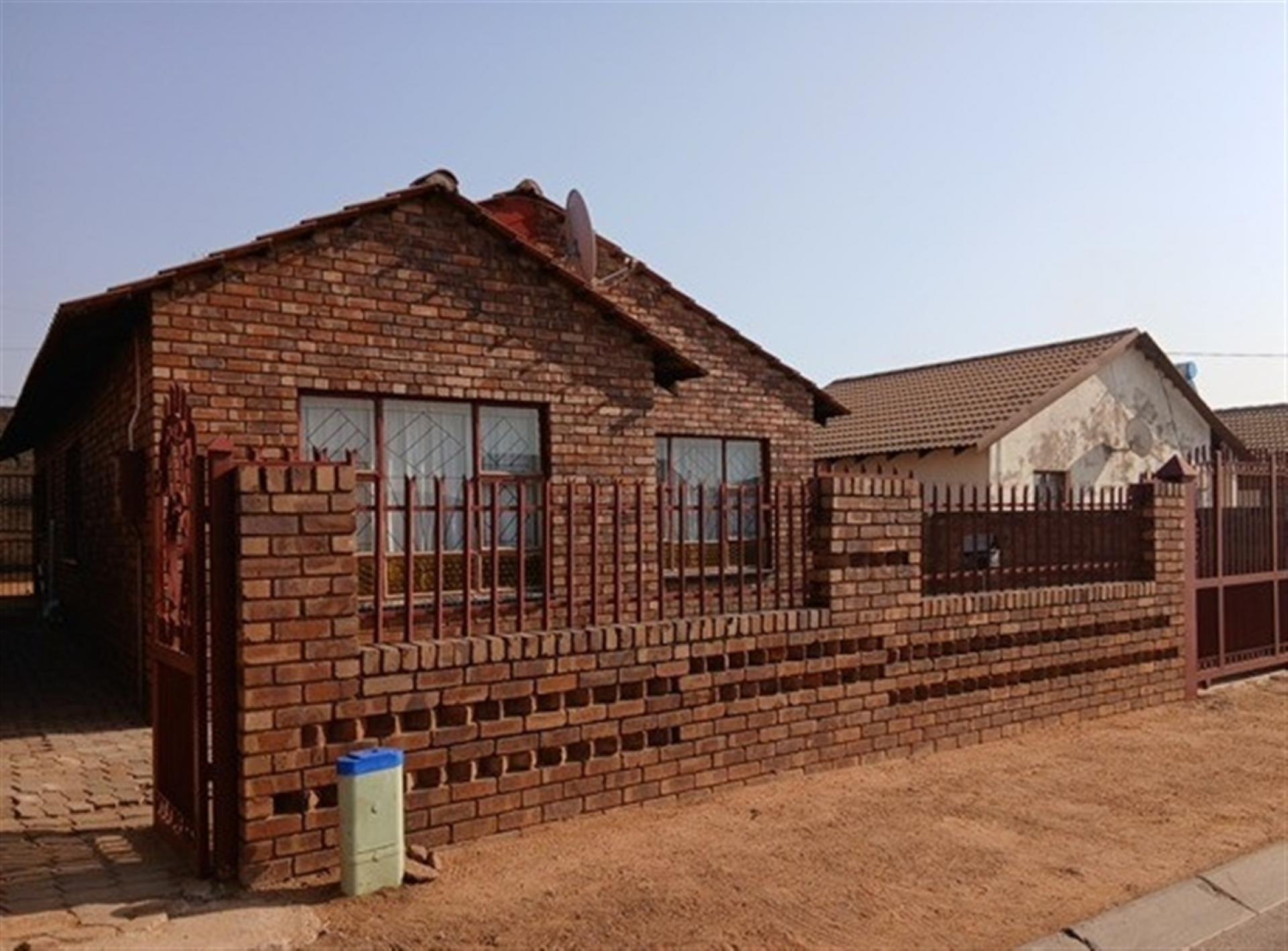 Front View of property in Soshanguve