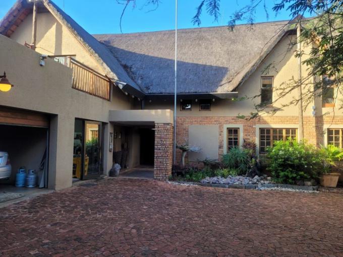 4 Bedroom House for Sale For Sale in Kameelfontein - MR567197