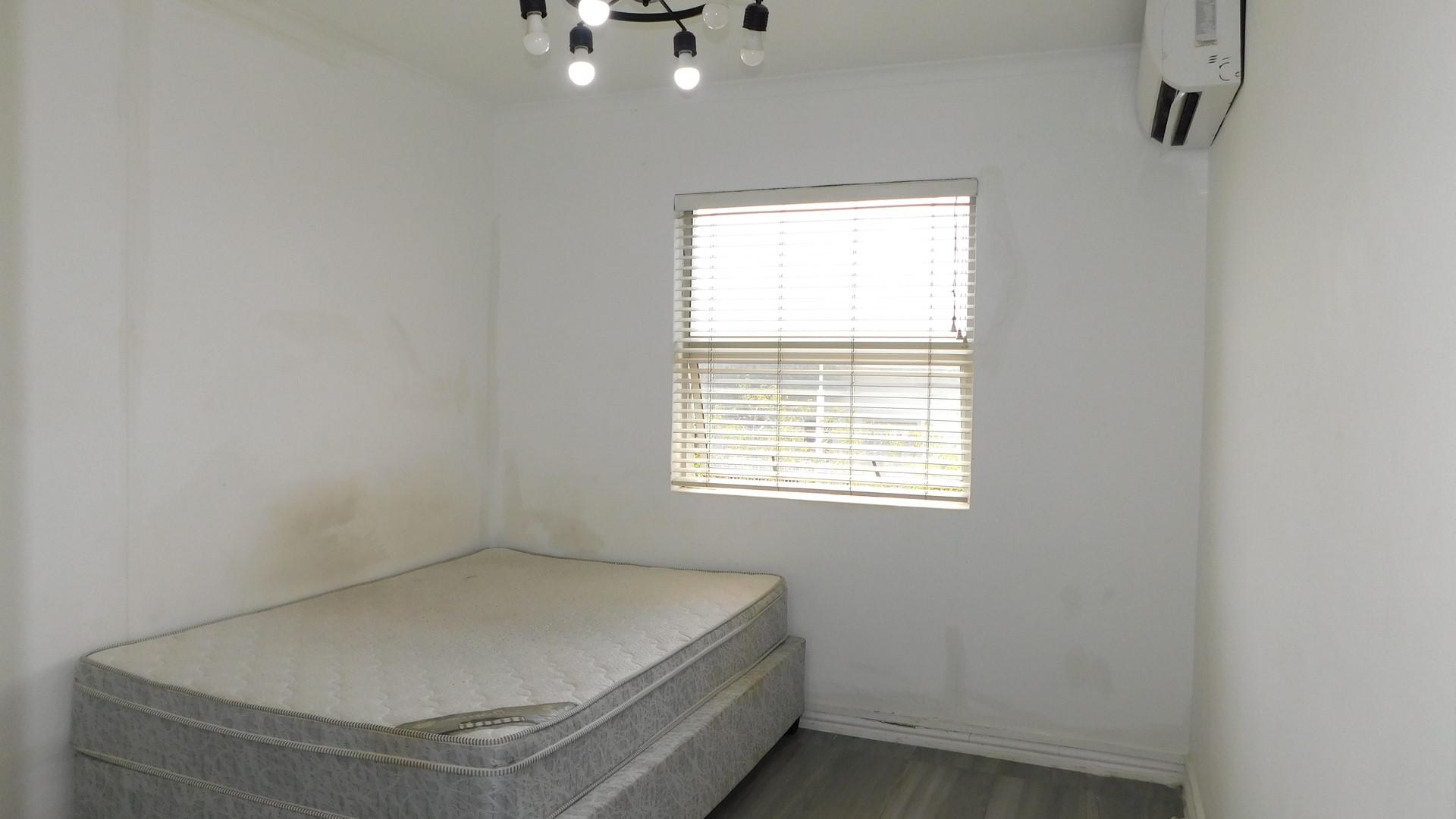 Main Bedroom - 12 square meters of property in Umhlanga 