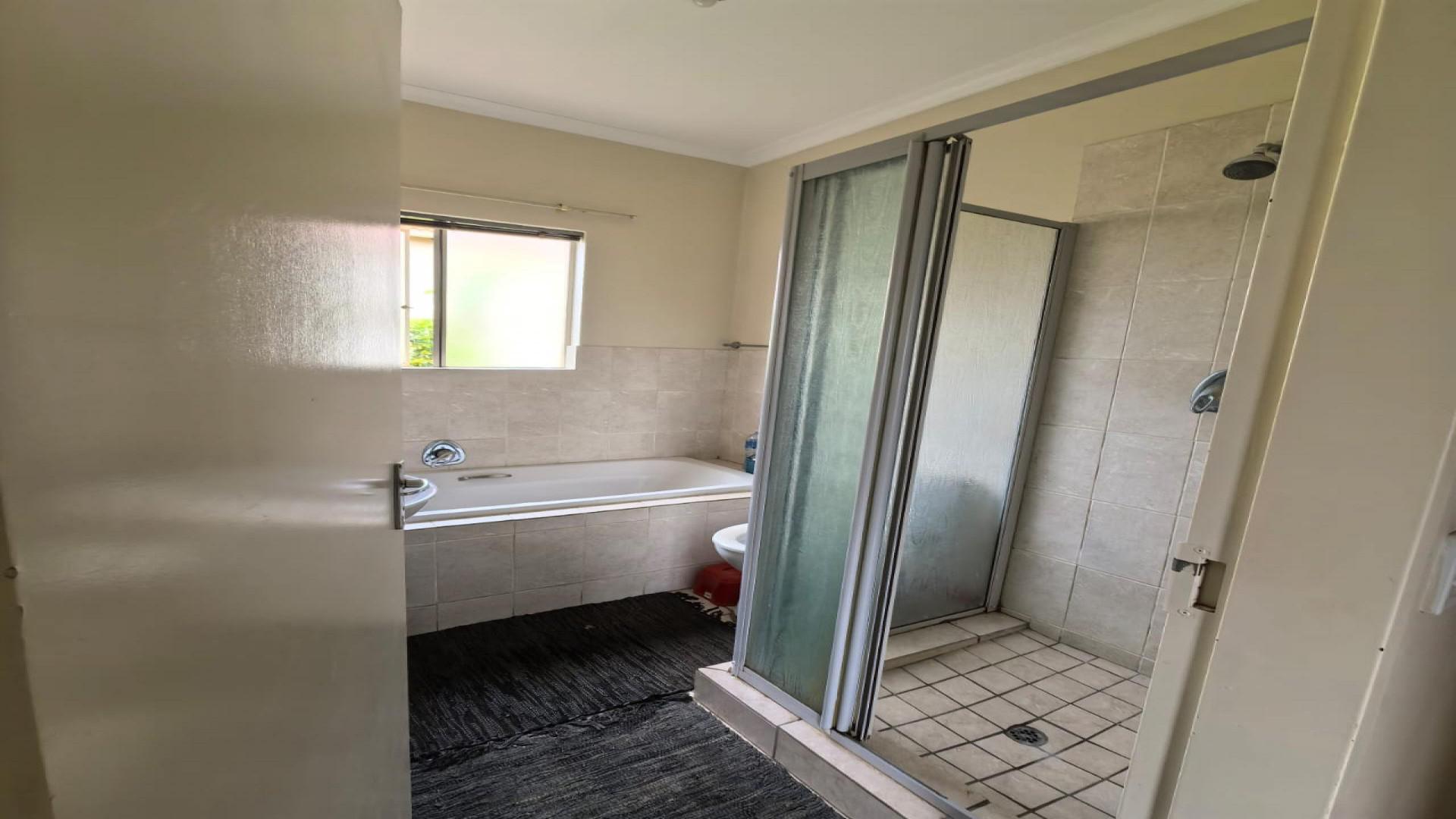 Bathroom 1 of property in Zandspruit