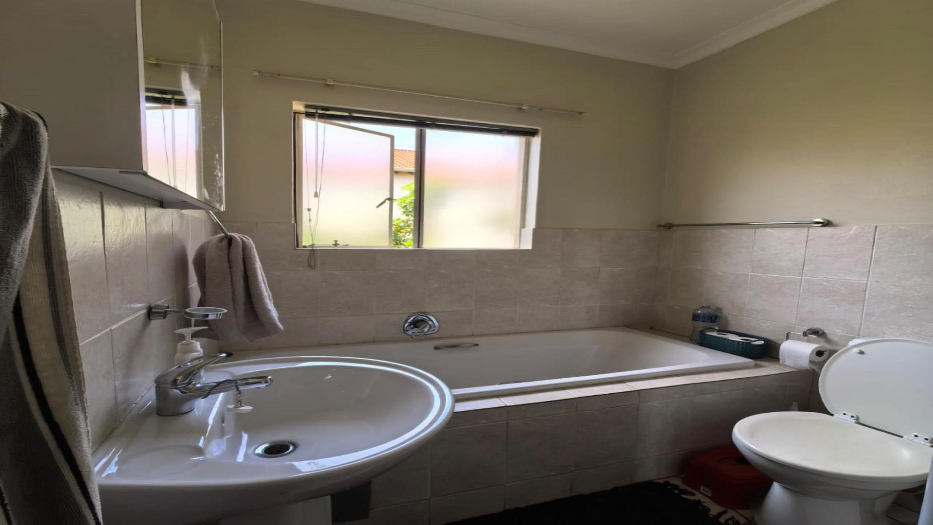 Bathroom 1 of property in Zandspruit