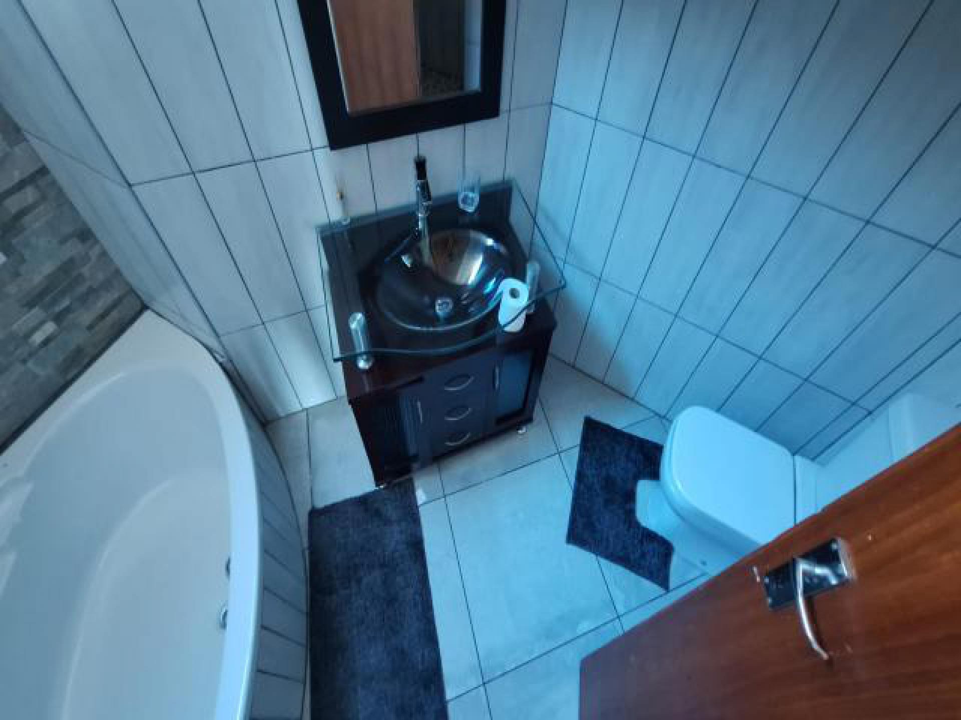 Bathroom 2 of property in Reitz