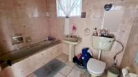 Bathroom 2 - 6 square meters of property in Freeway Park