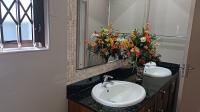 Bathroom 1 - 4 square meters of property in Stellenbosch